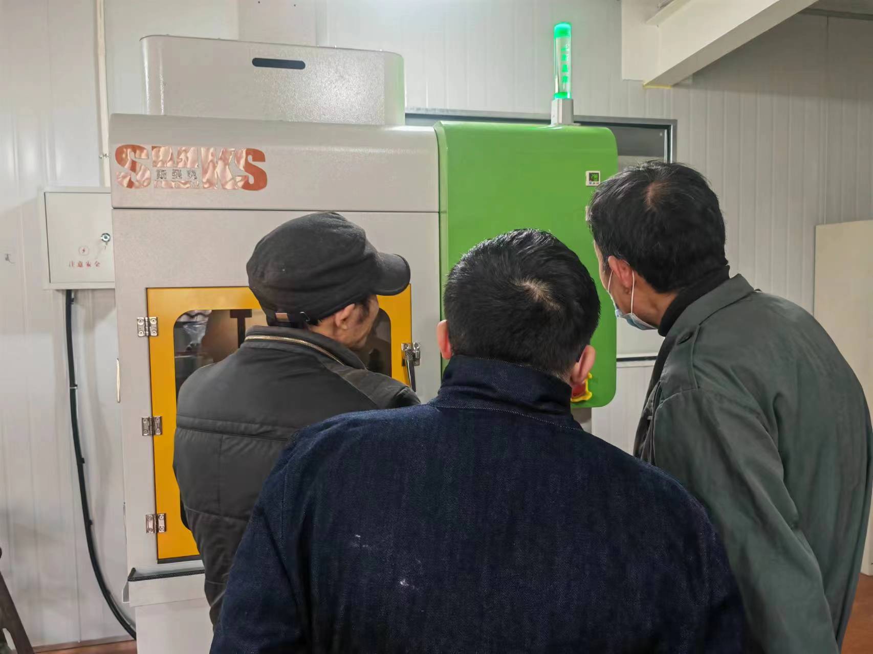 自動鏡面噴砂機(jī).jpg